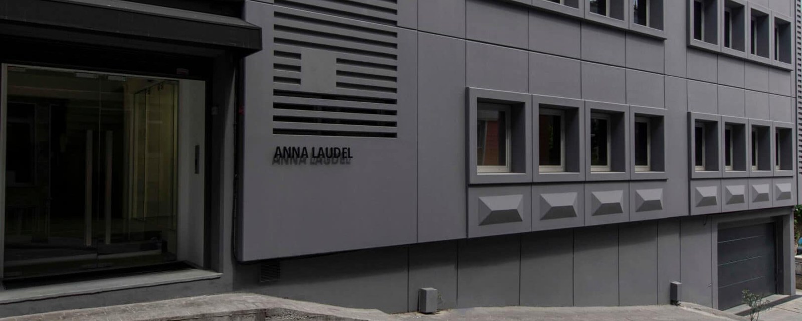 Anna Laudel
