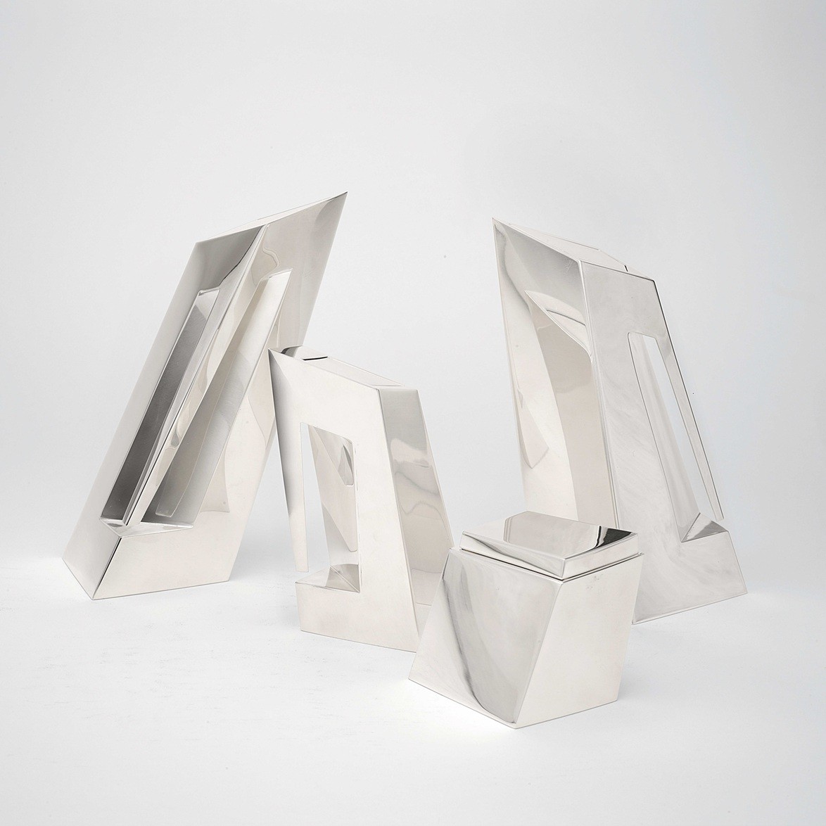 Zaha Hadid, Tea and Coffee Set, 1995 to 1996. Courtesy of Barjeel Art Foundation.