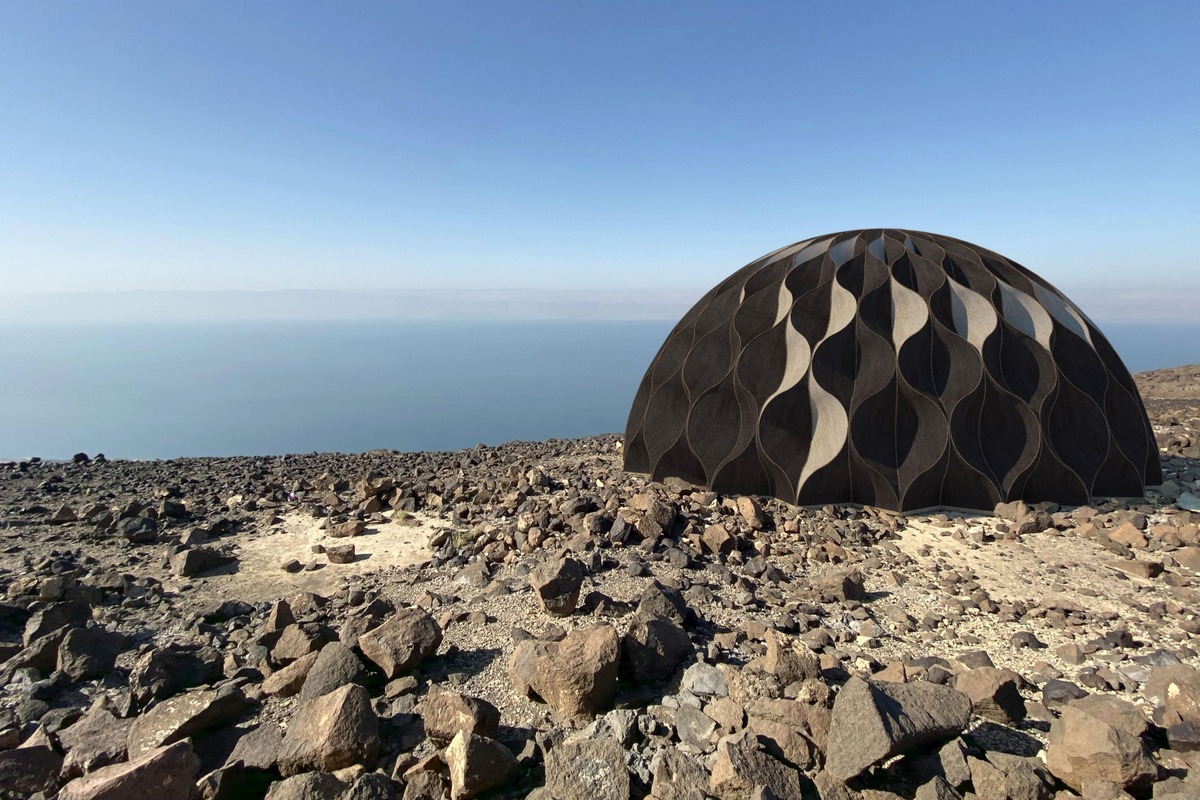 Abeer Seikaly, Weaving a Home, Tent Al-Namara overlooking the Dead Sea, Jordan, 2020. © Abeer Seikaly. Image courtesy of Qatar Museums.