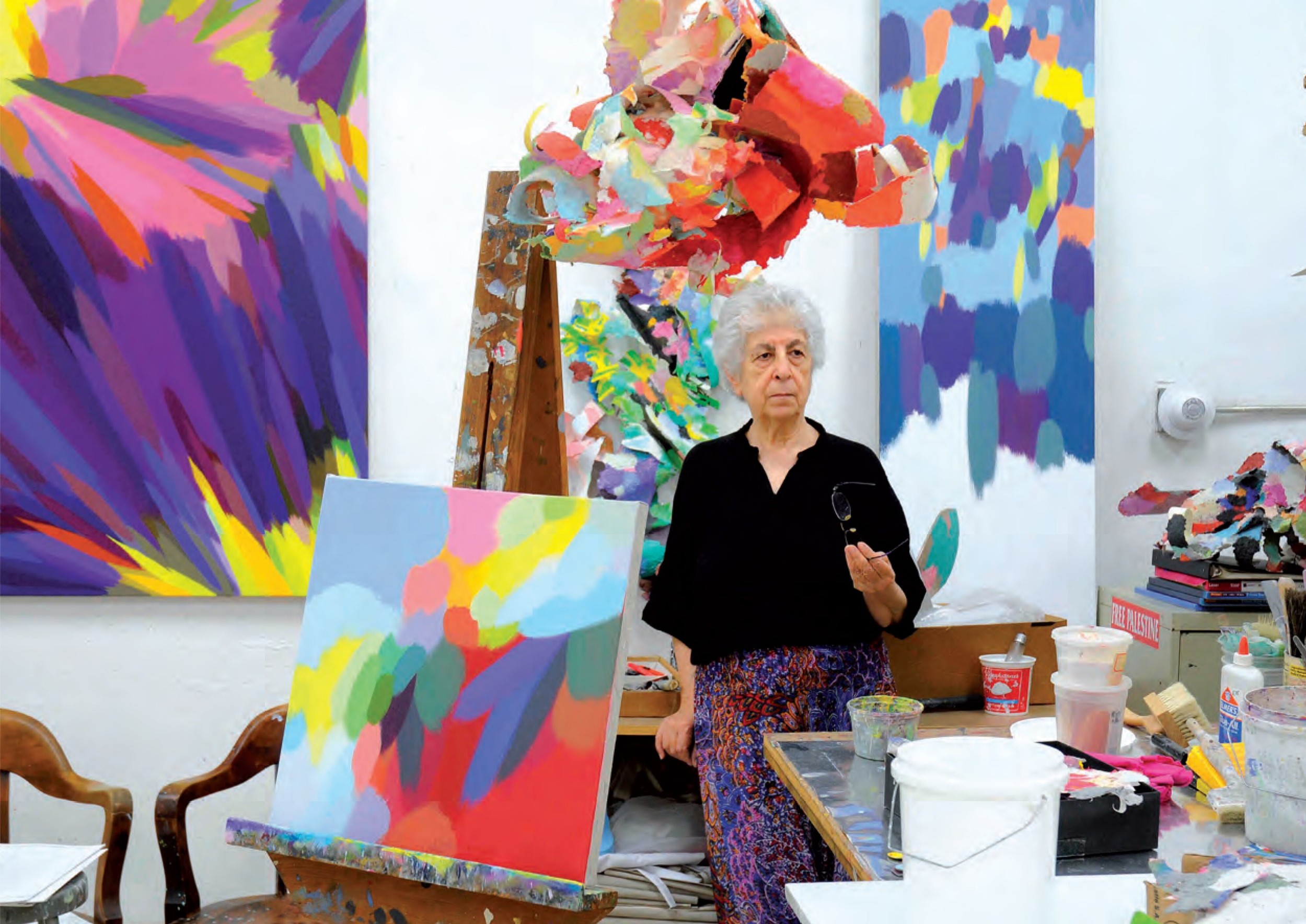 Samia Halaby in her studio. Image courtesy of the artist and Sfeir-Semler Gallery Beirut/Hamburg.