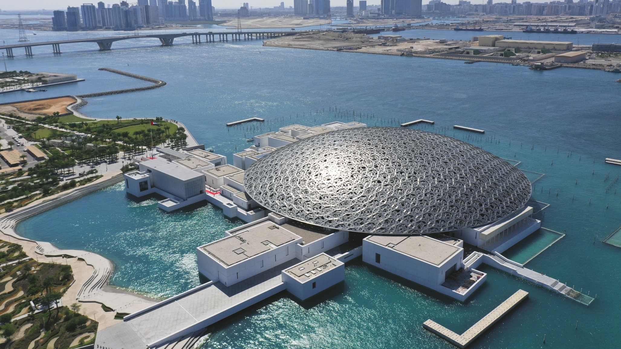 Louvre Abu Dhabi, Saadiyat Island. Image courtesy of the Abu Dhabi Media Office.