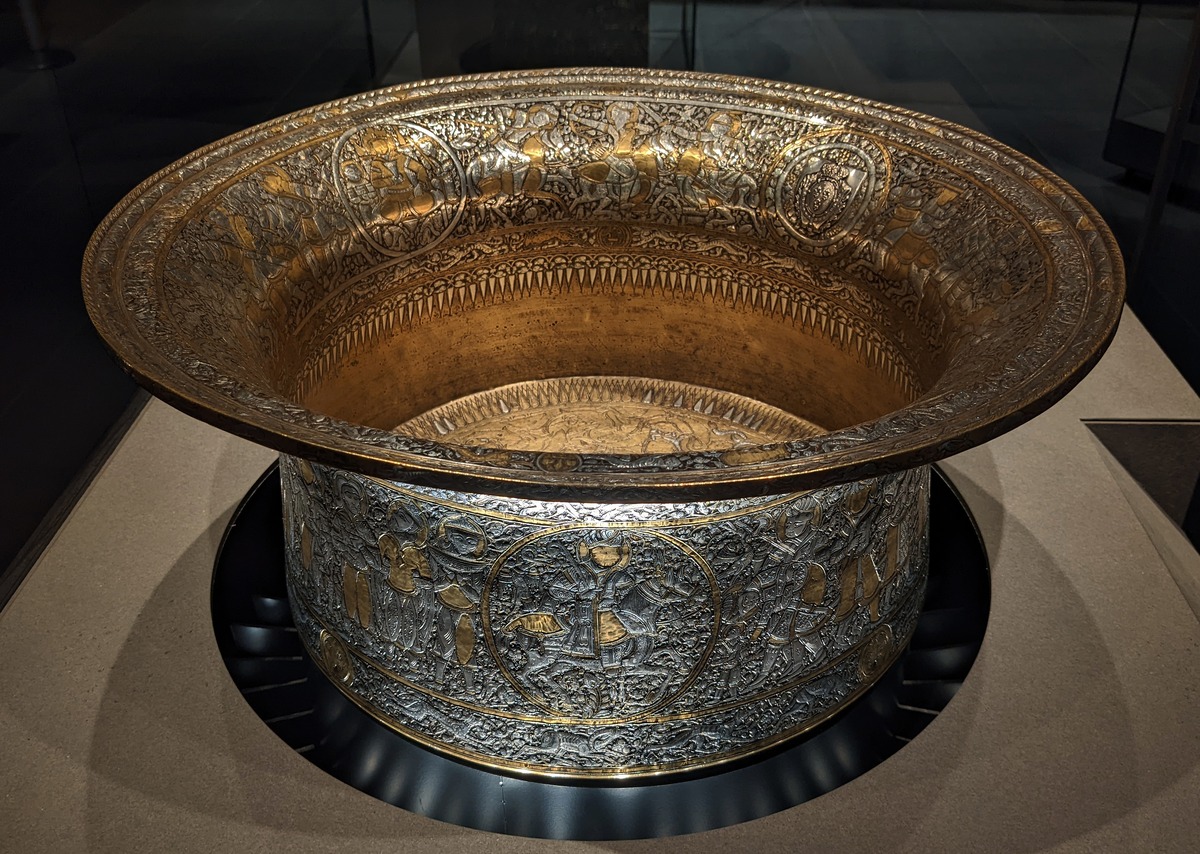 Basin known as the Baptistère de Saint Louis, Syria or Egypt, Mamluk period, Department of Islamic Arts, Musée du Louvre (LP 16). Shonagon, via Wikimedia Commons, CC0.