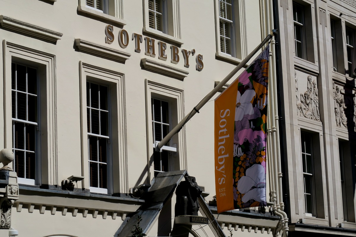 Sotheby's headquarters on New Bond Street, Mayfair, London, 2020. Photo: Kwh1050, via Wikimedia Commons, CC BY-SA 4.0.
