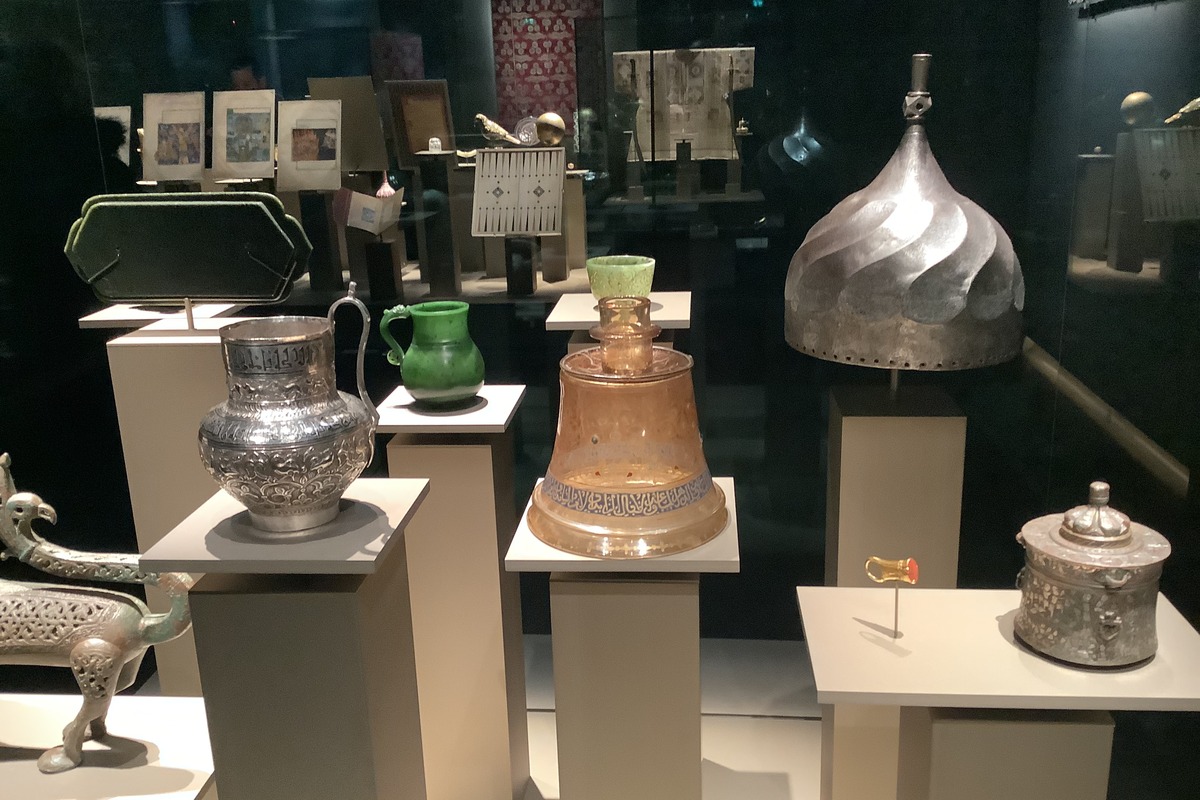 Objects from The Al Thani Collection on display in Paris, 2022. Photo: SiefkinDR, via Wikimedia Commons, CC BY-SA 4.0.